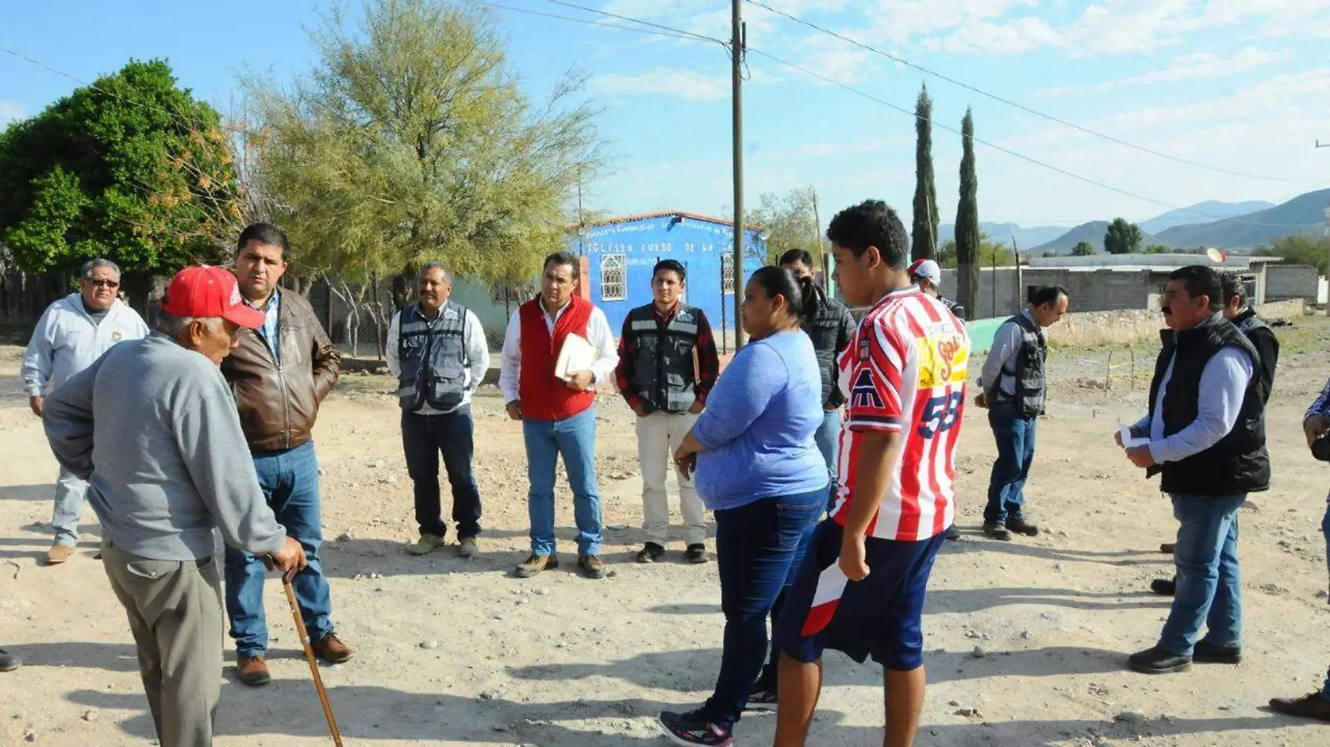 27 Trabajan proyecto para que bombas de extracción de agua funcionen con paneles solares